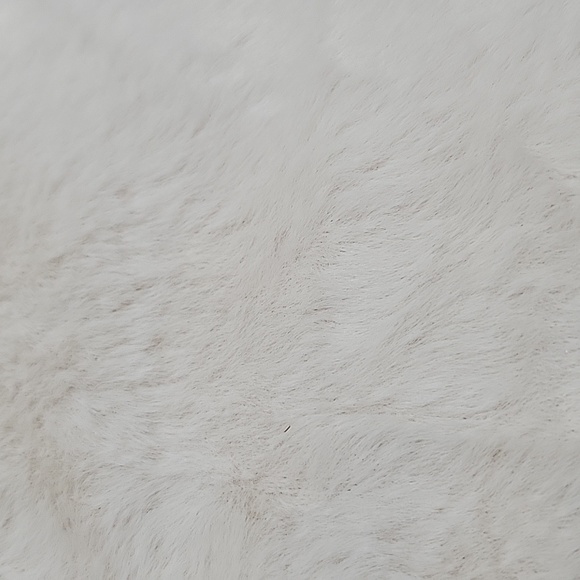 Magaschoni Faux white Fur Large Bavarian Cream coat pockets button front… - Picture 4 of 7